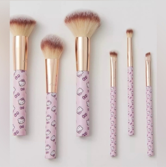 🔹️IMPRESSIONS🔹️ VANITY CO. HELLO KITTY 6-PIECE BRUSH & HOLDER SET ✨️🩷 - Picture 3 of 7